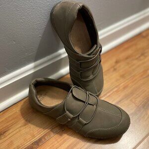 Share Earth Origins Paisley Nubuck Slip On Shoes Women Sz 7 Mushroom Brown